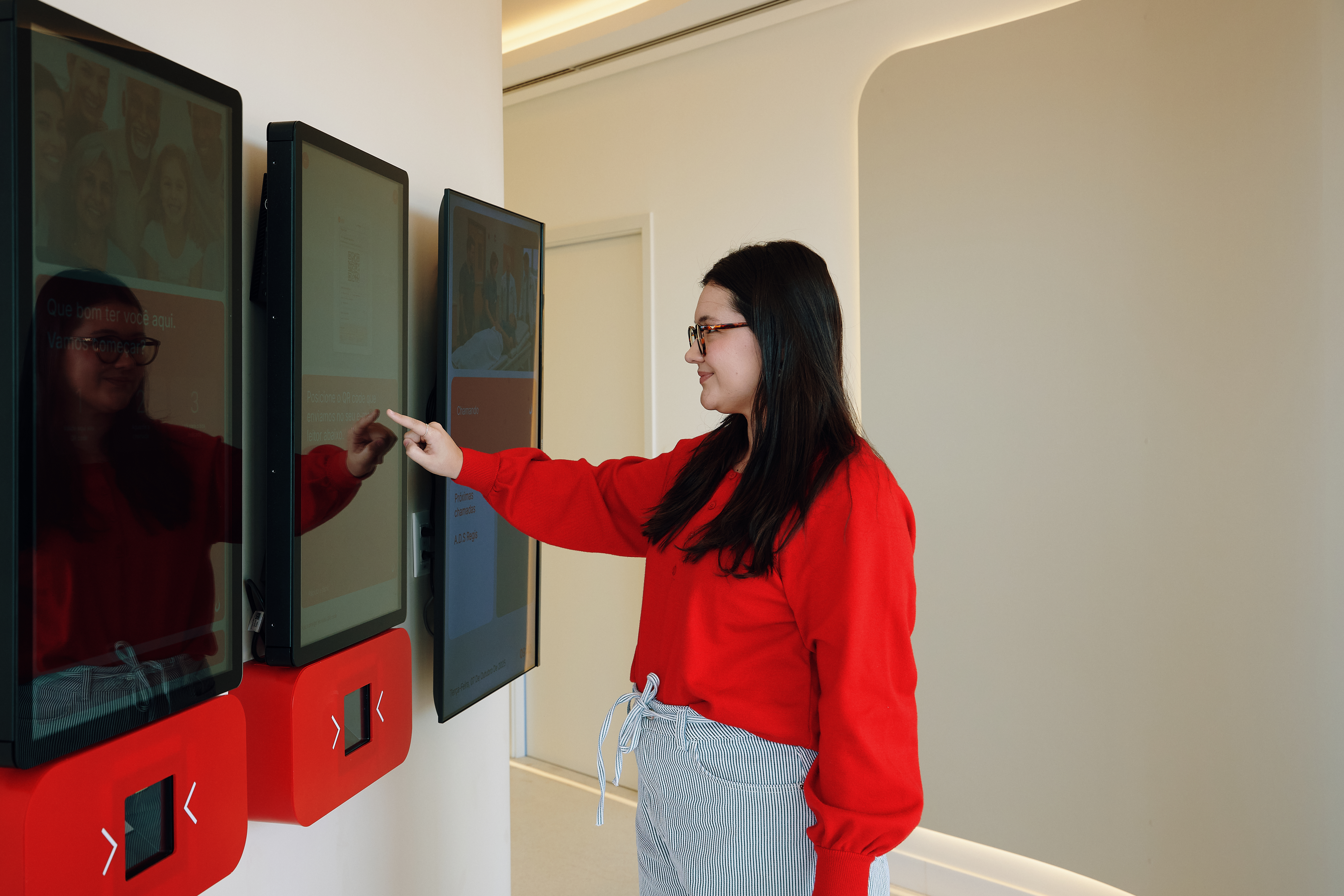 Cliente seleciona opções de atendimento e é chamda pelo nome para a coleta